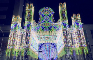 ���~�i���G